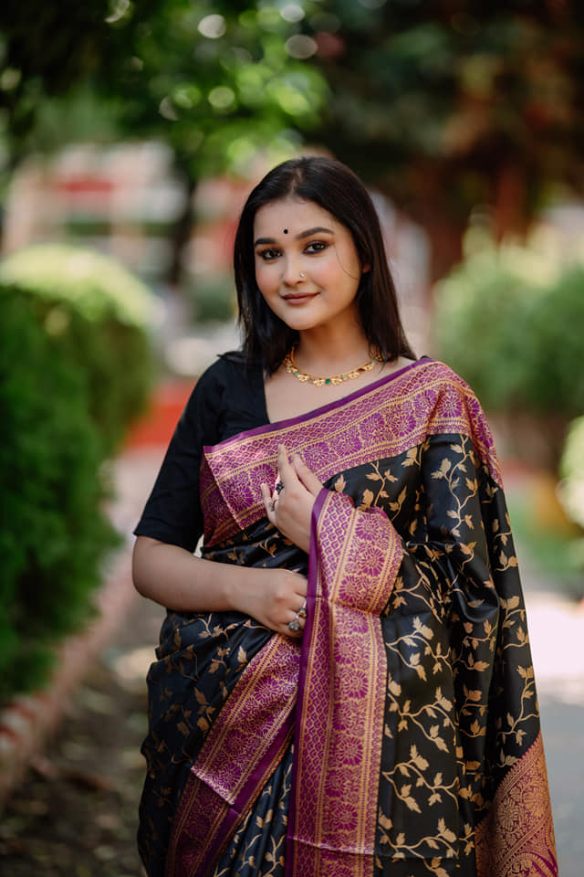 প্রিমিয়াম সিল্ক কাতান শাড়ি ব্লাউজ পিস সহ। PKS-12