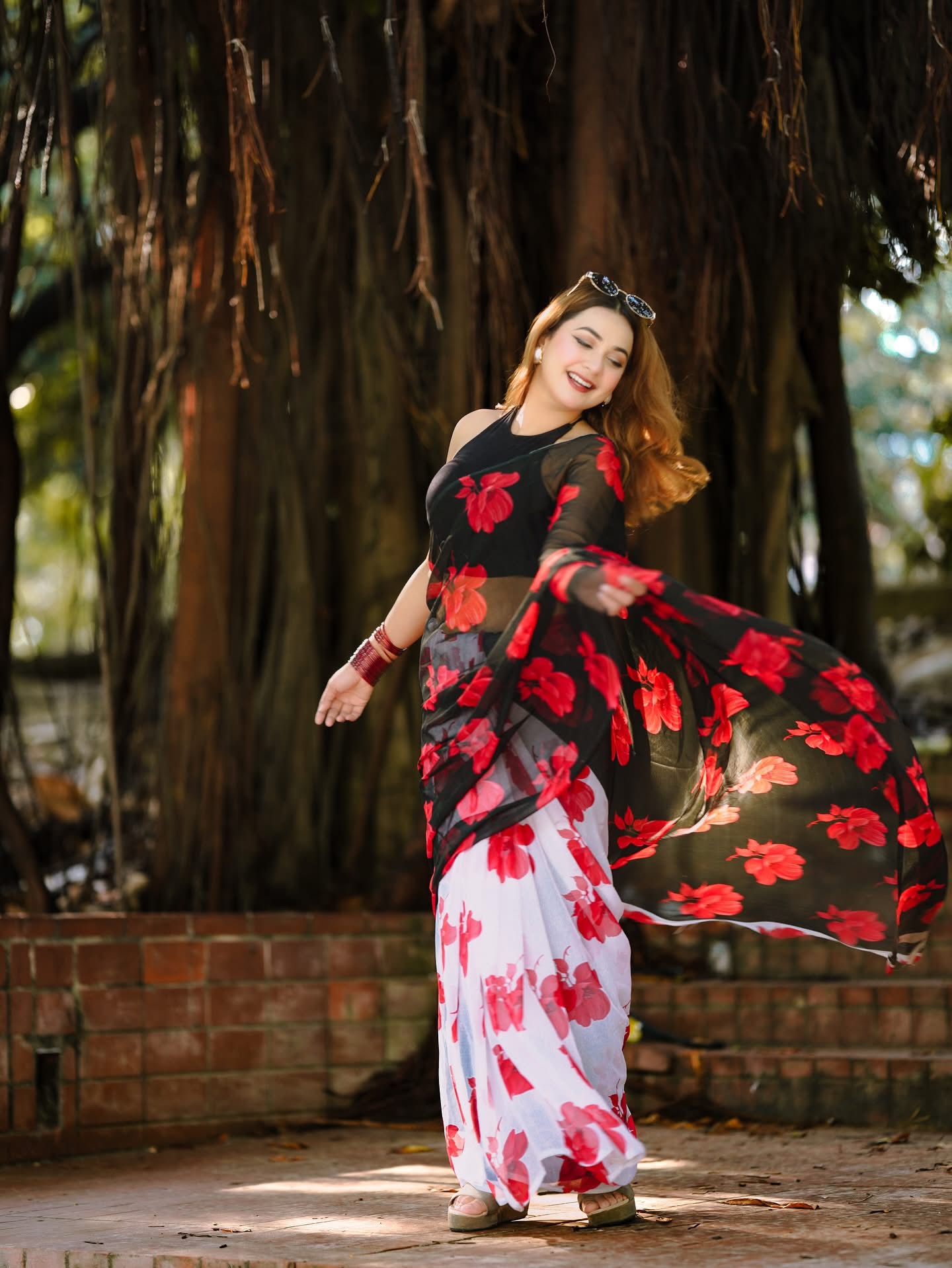 Black and white semi Moslin silk Floral Print Saree | DG-151