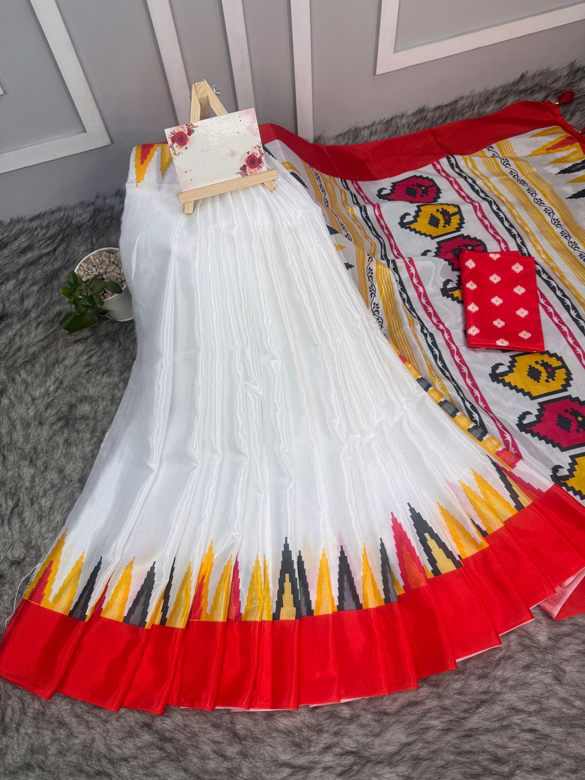 White and Red Soft Silk Digital Print Saree With Blouse Piece | DG-158