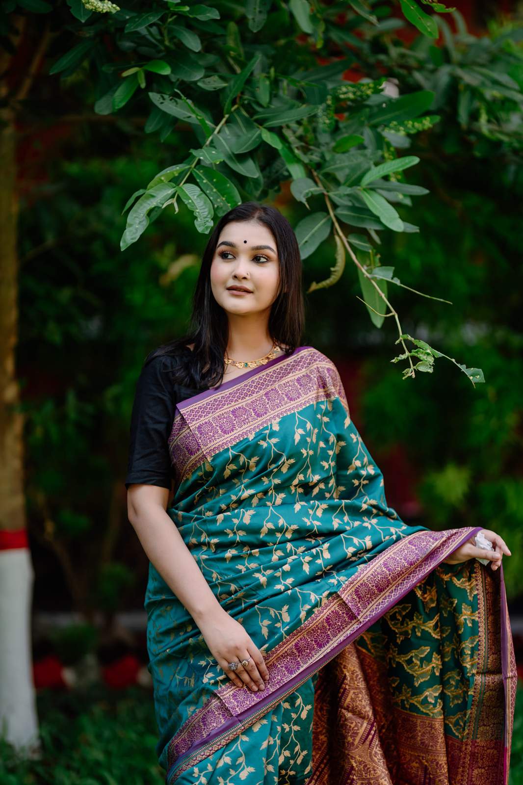 প্রিমিয়াম সিল্ক কাতান শাড়ি ব্লাউজ পিস সহ। PKS-11