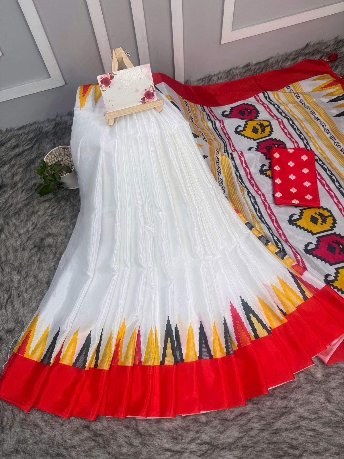 White and Red Soft Silk Digital Print Saree With Blouse Piece | DG-158
